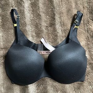 NWT VICTORIA’S SECRET Incredible Lined Demi Black Sz 32D